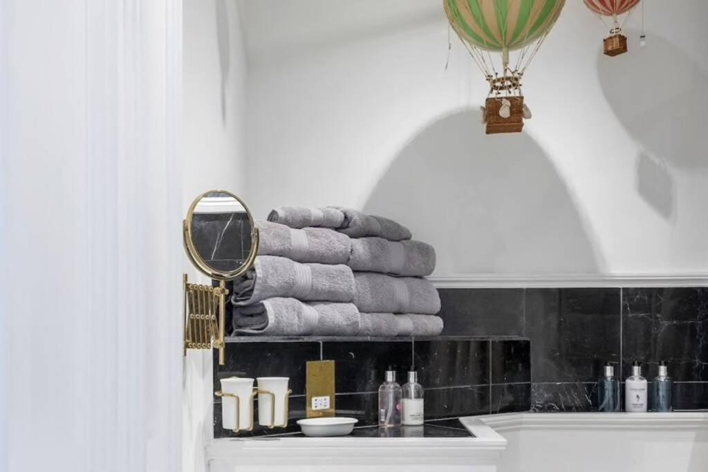 Georgian Apartment Located In The Center Of Bath. Εξωτερικό φωτογραφία