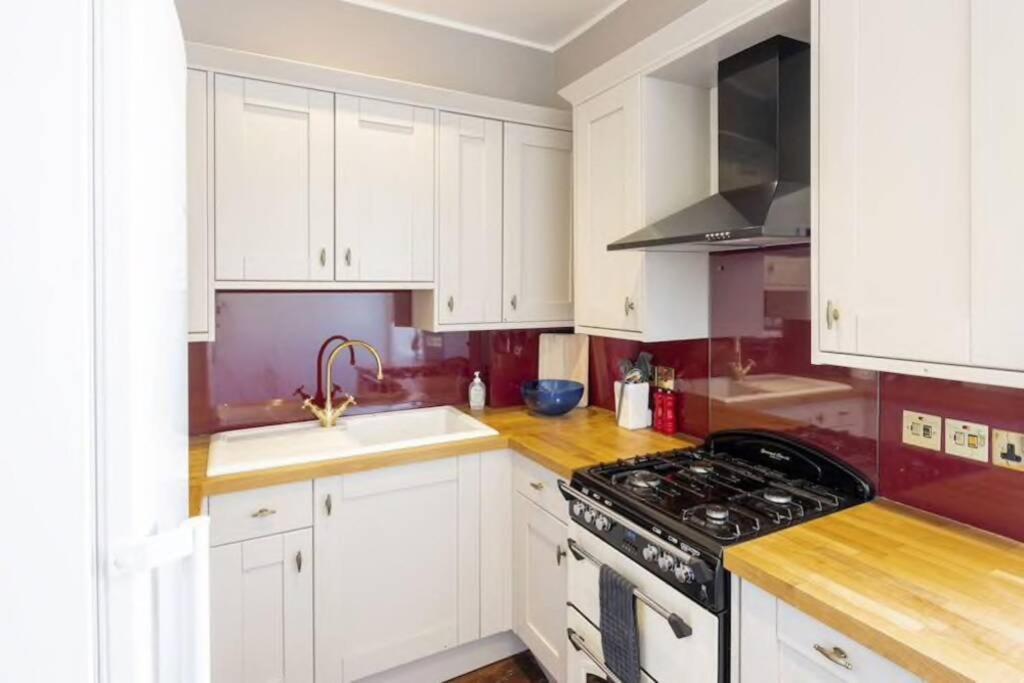 Georgian Apartment Located In The Center Of Bath. Εξωτερικό φωτογραφία