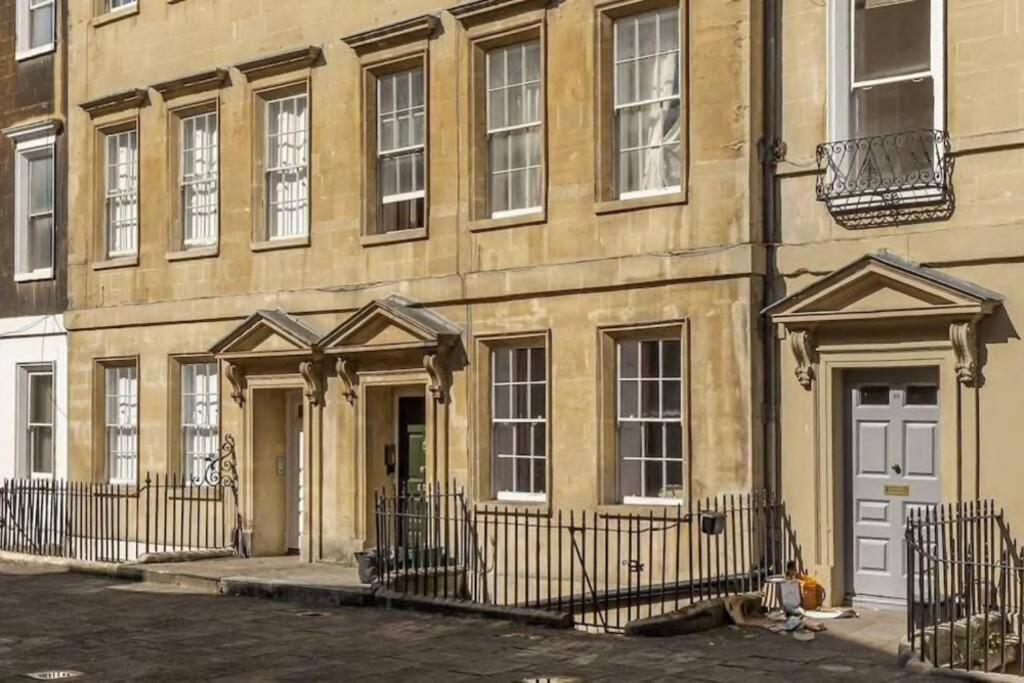Georgian Apartment Located In The Center Of Bath. Εξωτερικό φωτογραφία