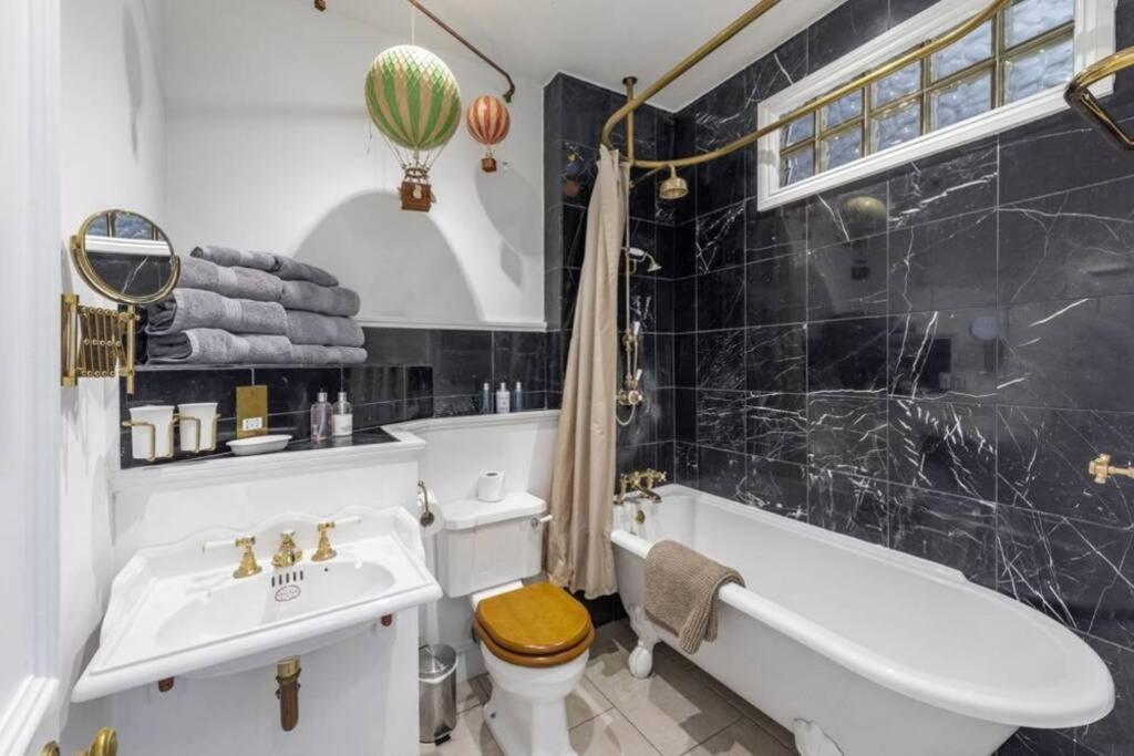 Georgian Apartment Located In The Center Of Bath. Εξωτερικό φωτογραφία